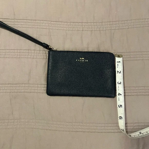 Coach navy blue Textured Wristlet corner zip - Picture 5 of 5